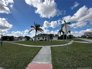 802 SW Ivanhoe Dr, Port Saint Lucie, FL 34983