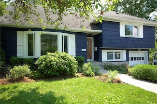 891 Port Dr, Mamaroneck, NY 10543