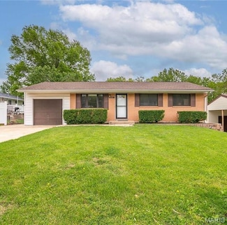 2021 Gladiator Dr, Fenton, MO 63026