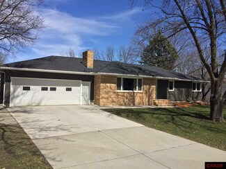 110 W North St, Janesville, MN 56048