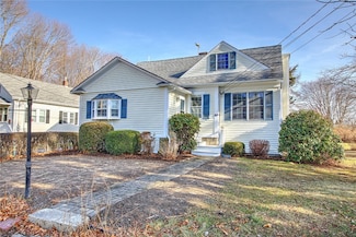 21 Townsend St, Barrington, RI 02806