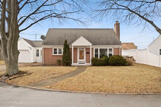 45 Windsor Ct, Pawtucket, RI 02861