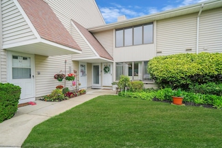 20 Laurel Ave Unit 79, East Islip, NY 11730