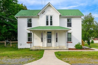 206 Market St, Frankford, WV 24938