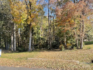 6330 Sunset Cir, Charlotte, NC 28216