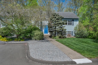 51 Brantwood Dr, Madison, CT 06443