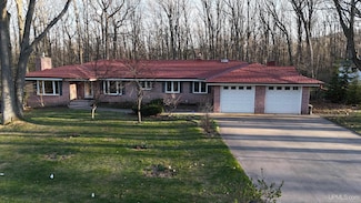 1002 Allouez Rd, Marquette, MI 49855