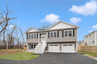 58 Waverly St, Warwick, RI 02889