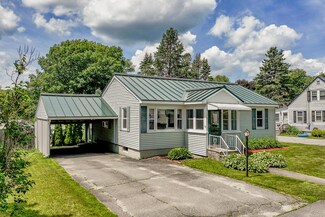 8 Chadwick St, Winslow, ME 04901