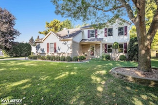 2646 Correll Dr, Lake Orion, MI 48360