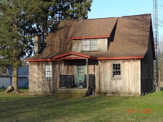 640 S Oak Ave, White Cloud, MI 49349