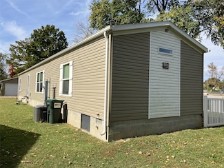 530 Randolph St, Beckemeyer, IL 62219