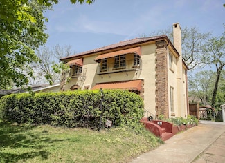 924 S Pickwick Ave, Springfield, MO 65804