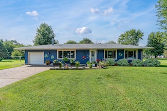 105 Spencer Ave, Fruitland, IA 52749