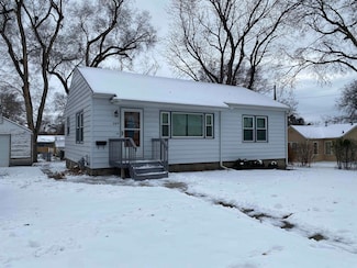 207 W 10th St, Yankton, SD 57078