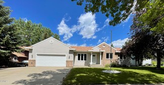 1326 Territory Dr, Bismarck, ND 58503