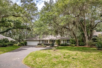 726 Island Cir E, Saint Helena Island, SC 29920