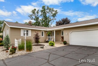 6315 Balsam Dr, Hudsonville, MI 49426
