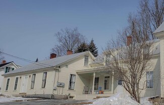 33 Park St, Henniker, NH 03242