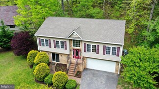 1125 Lakeview Dr, Cross Junction, VA 22625