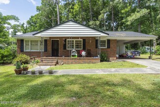 215 Forest Dr W, Whiteville, NC 28472