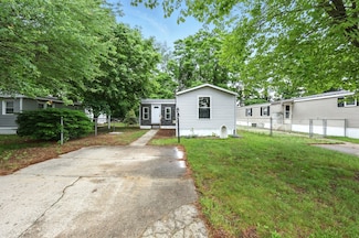 7 Nelligan Dr, Chicopee, MA 01020