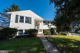 19 Oak Dr, Stratford, NJ 08084