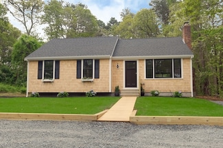 3 Gilbert Ln, Harwich Port, MA 02646