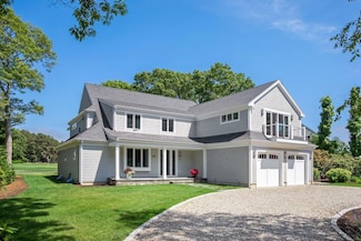 218 Glenneagle Dr, Mashpee, MA 02649