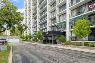 2005 S Finley Rd Unit 1204, Lombard, IL 60148