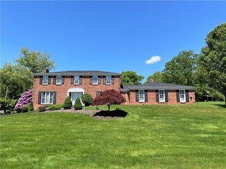 21 Saint Andrews Dr, Beaver Falls, PA 15010