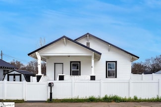 300 Florence St, Clinton, SC 29325