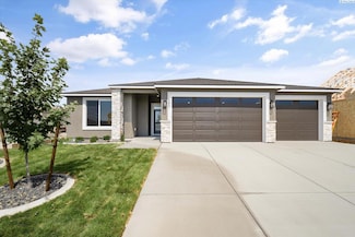 680 Lazio Way, Richland, WA 99352