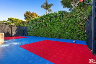 14710 Greenleaf St, Sherman Oaks, CA 91403