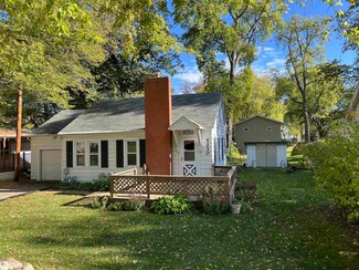 5230 Powers Ave, Clear Lake, IA 50428