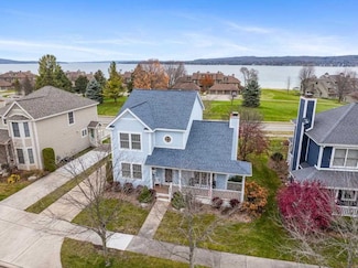 704 Lake Park Dr, Boyne City, MI 49712