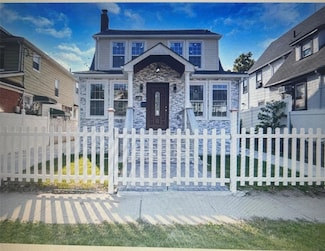 10036 197th St, Hollis, NY 11423