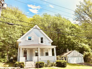 17 Park St, Boothbay Harbor, ME 04538