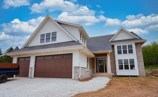 W212N6824 Fairview Dr, Menomonee Falls, WI 53051