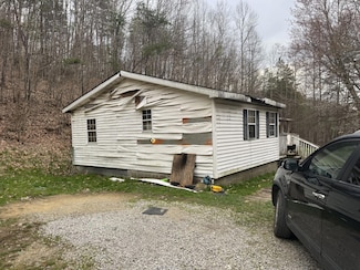 200 Lowell Dr, Elkview, WV 25071