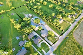 1604 S Plummer Ave, Chanute, KS 66720