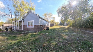 1425 High St, Leavenworth, KS 66048