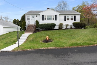 12 Dudley St, Peabody, MA 01960