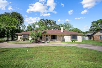 606 N Mciver St, Madisonville, TX 77864