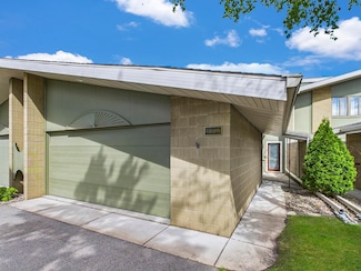 1225 W Nicolet Cir, Neenah, WI 54956