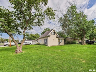 858 N Diamond St, Jacksonville, IL 62650