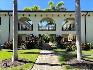 960 7th St S Unit 202, Naples, FL 34102