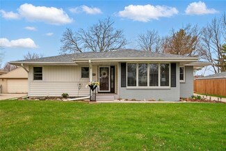 8824 Primrose Ln, Clive, IA 50325