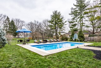 10529 E Lakeshore Dr, Carmel, IN 46033