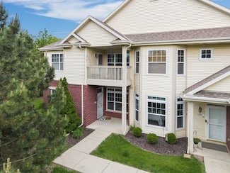 538 Grandview Ct Unit D, Pewaukee, WI 53072